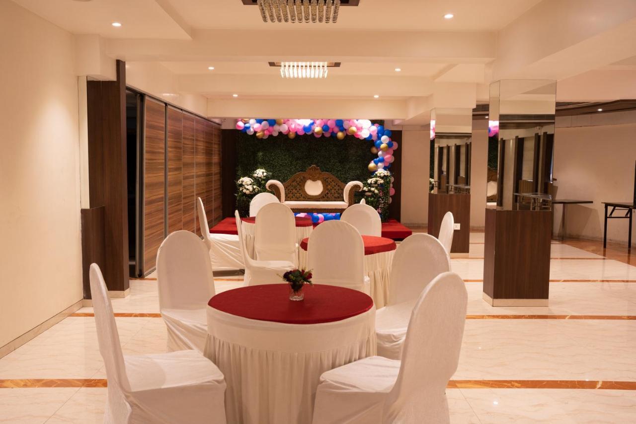 Gold Crest Business Hotel Наві-Мумбаї Екстер'єр фото
