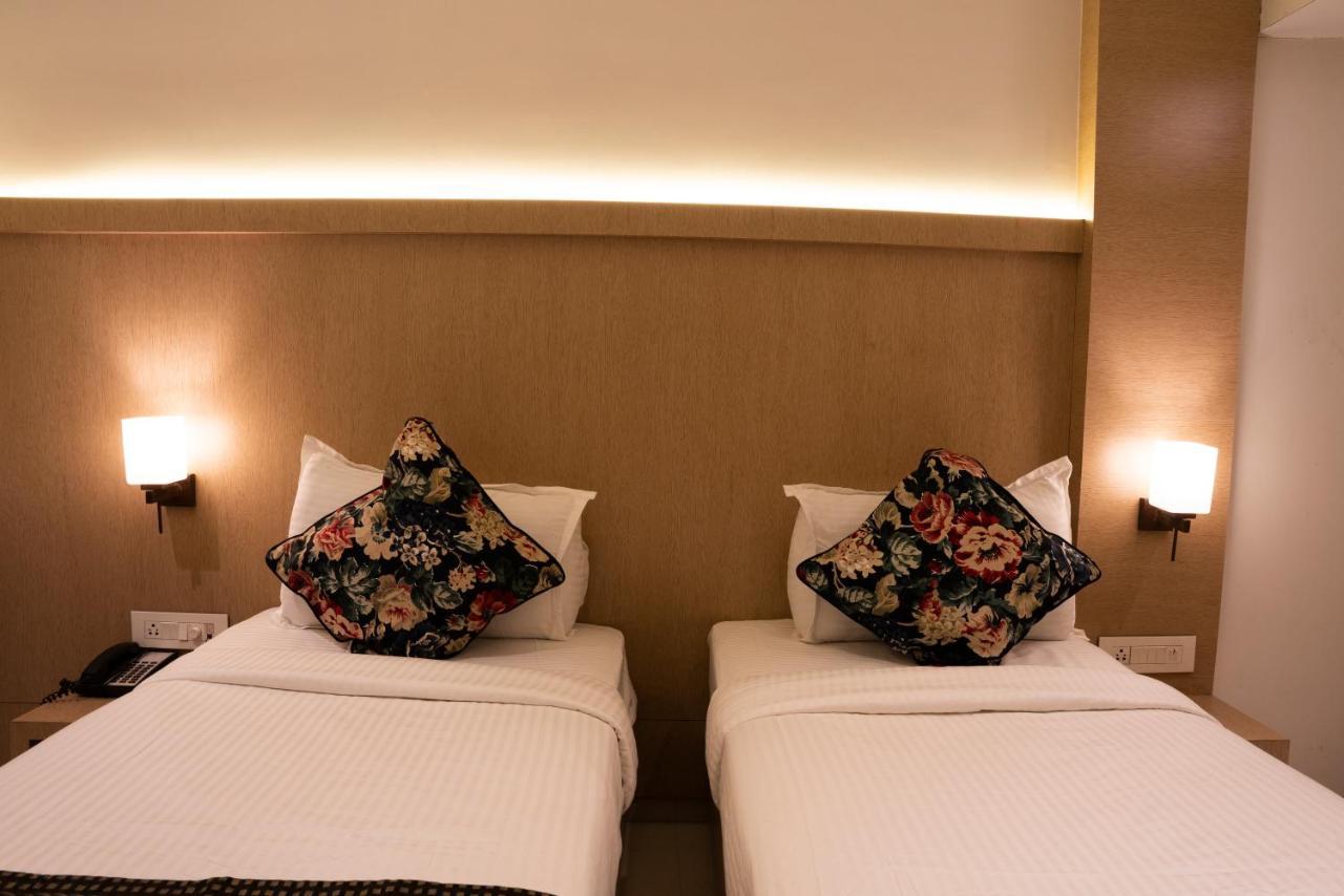 Gold Crest Business Hotel Наві-Мумбаї Екстер'єр фото