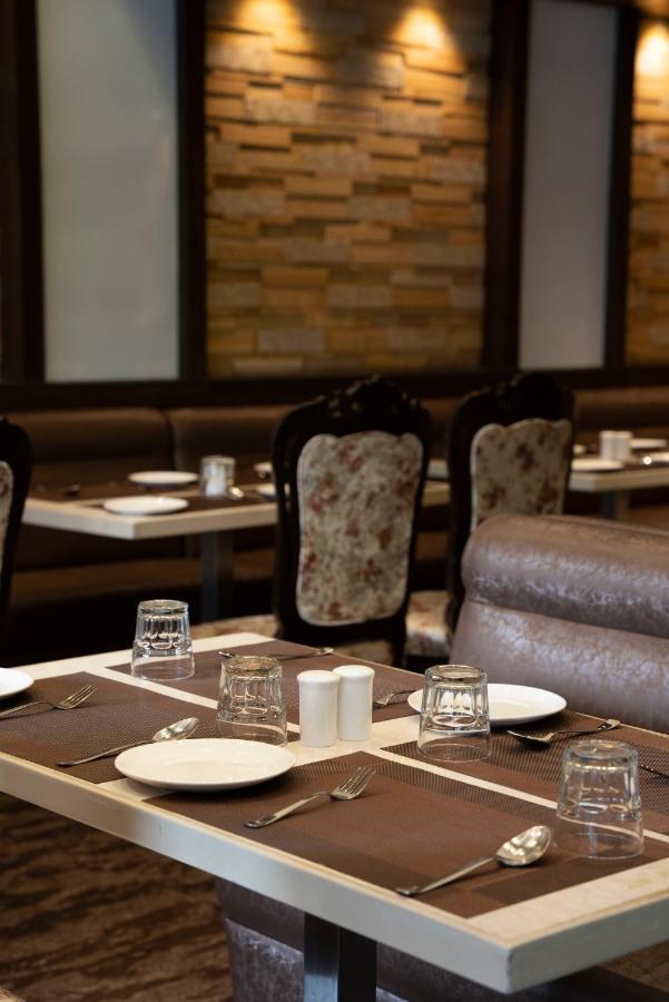 Gold Crest Business Hotel Наві-Мумбаї Екстер'єр фото